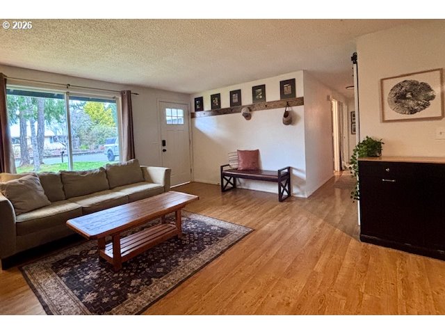 2040 20th Street Florence, OR 97439 - Photo 4 of 37