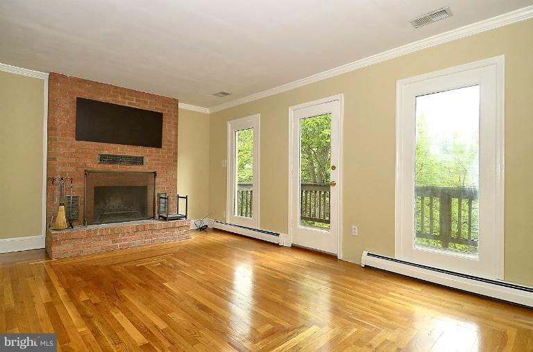 106 Valley Road Bethesda, MD 20816 - Photo 13 of 30 Living Room