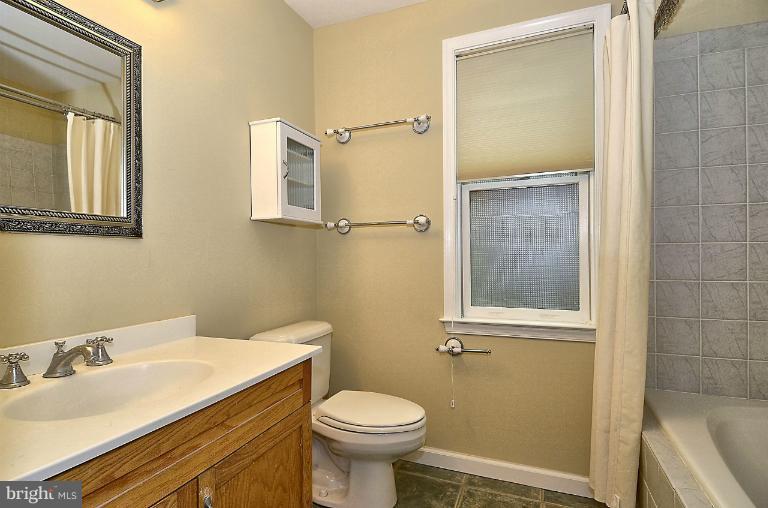 106 Valley Road Bethesda, MD 20816 - Photo 23 of 30 Bath (Master)