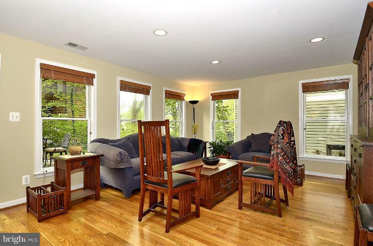106 Valley Road Bethesda, MD 20816 - Photo 7 of 30 Family Room
