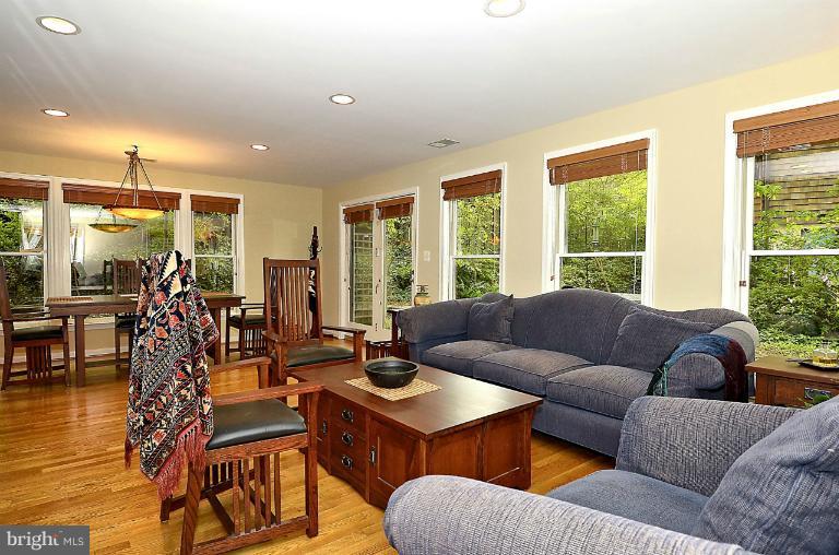 106 Valley Road Bethesda, MD 20816 - Photo 10 of 30 Living Room