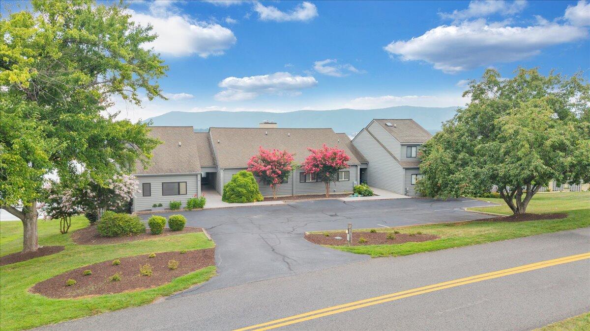 897 Ashmeade Road Moneta, VA 24121 - Photo 9 of 156 Front