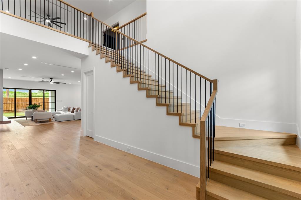 741 Edgefield Road Fort Worth, TX 76107 - Photo 2 of 40