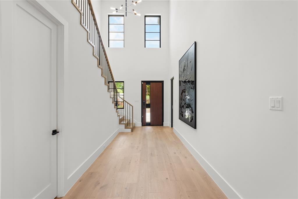 741 Edgefield Road Fort Worth, TX 76107 - Photo 3 of 40