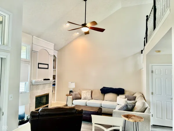 $1,700 | 312 Carriage Lane, Franklin, IN 46131