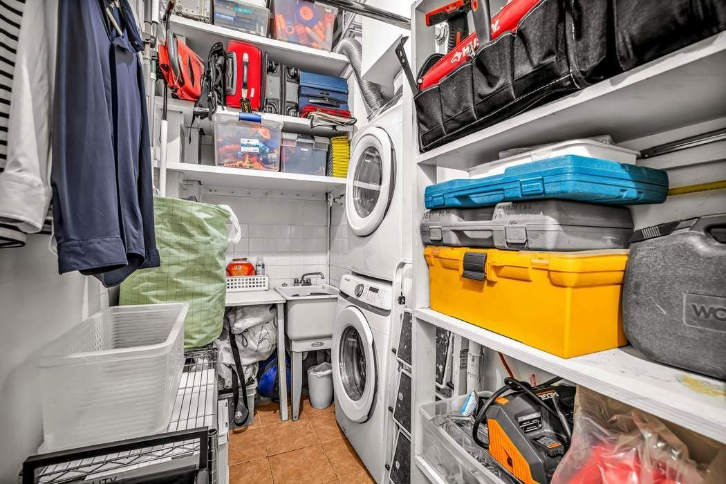 11 West 30th Street, Unit 8F Manhattan, NY 10001 - Photo 15 of 20 a utility room with dryer and washer