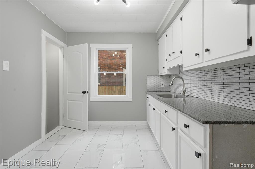 9991 Robson Street Detroit, MI 48227 - Photo 11 of 30