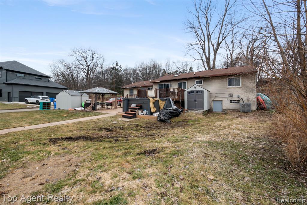 2065 Ridgemont Street Commerce Township, MI 48382 - Photo 33 of 35