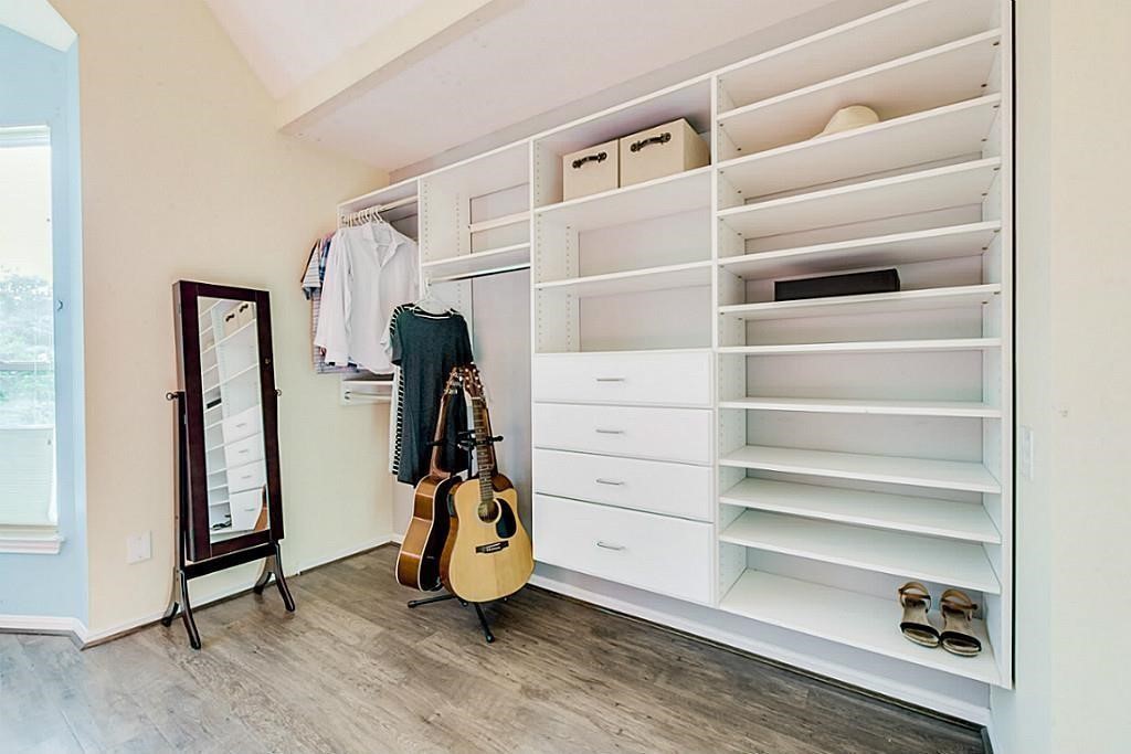 930 Rutland Street Houston, TX 77008 - Photo 16 of 23 Built in shelves in bedroom.
