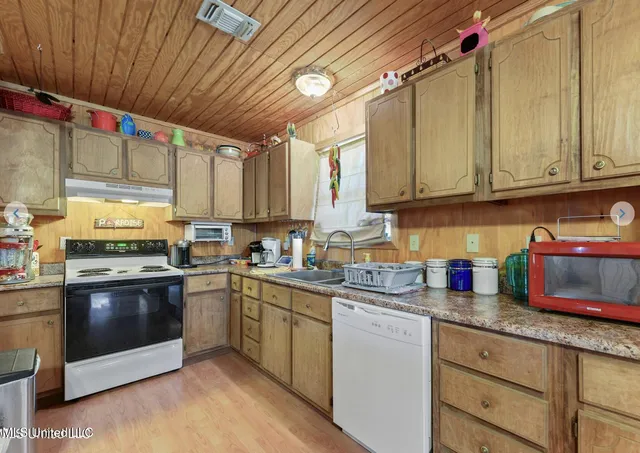 $2,000 | 10008 Willow Street, Bay St. Louis, MS 39520