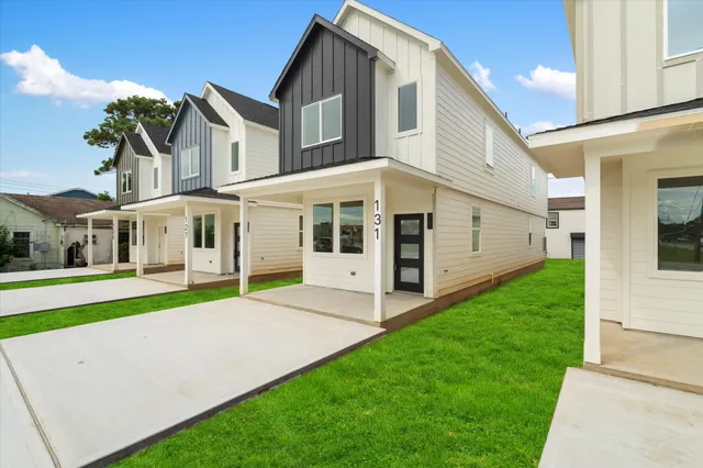 $2,190 | 131 South Virginia Street, La Porte, TX 77571