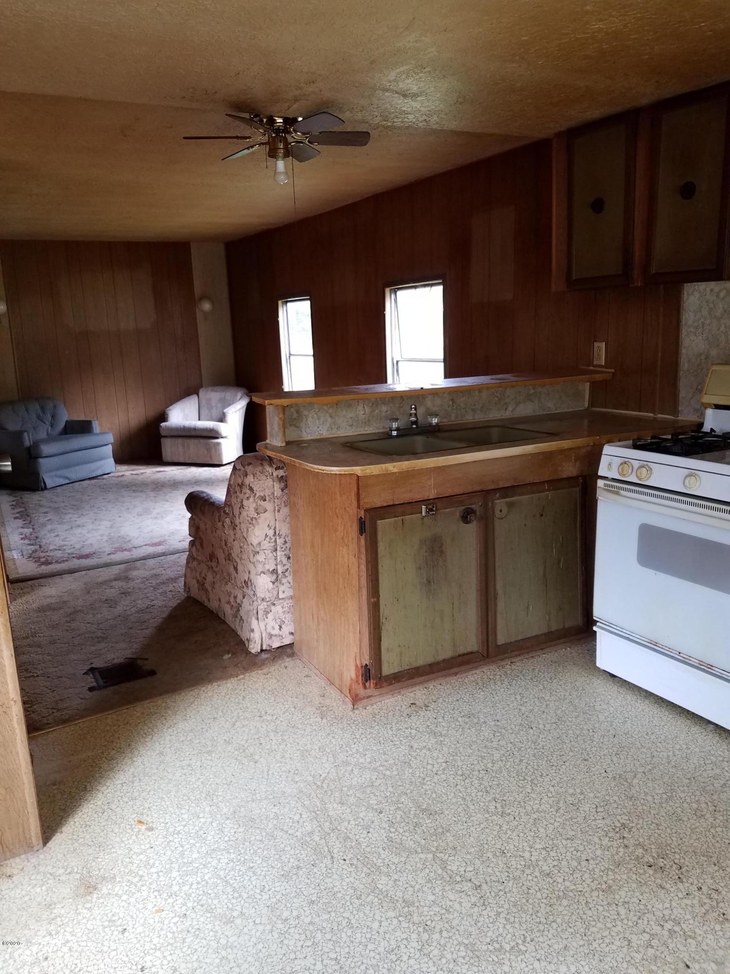 918 North River Bend Road Otis, OR 97368 - Photo 11 of 17 kitchen