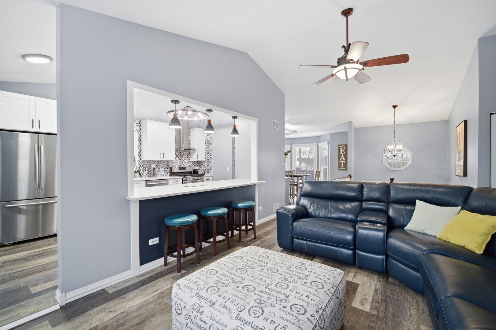 1032 Oak Tree Trail Lake Villa, IL 60046 - Photo 9 of 23 a living room with furniture and a table