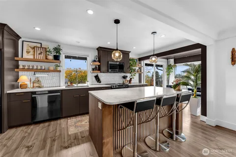 $670,000 | 205 South Hillhurst Road, Ridgefield, WA 98642