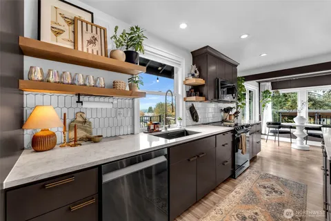 $670,000 | 205 South Hillhurst Road, Ridgefield, WA 98642