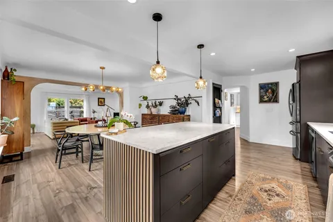 $670,000 | 205 South Hillhurst Road, Ridgefield, WA 98642