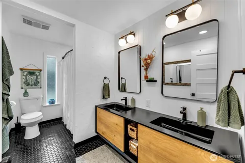 $670,000 | 205 South Hillhurst Road, Ridgefield, WA 98642