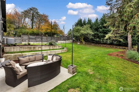 $670,000 | 205 South Hillhurst Road, Ridgefield, WA 98642