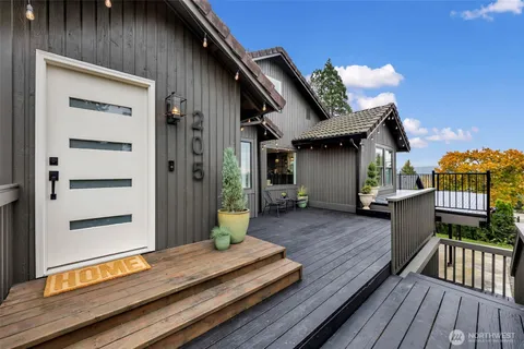 $670,000 | 205 South Hillhurst Road, Ridgefield, WA 98642