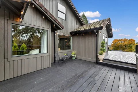 $670,000 | 205 South Hillhurst Road, Ridgefield, WA 98642