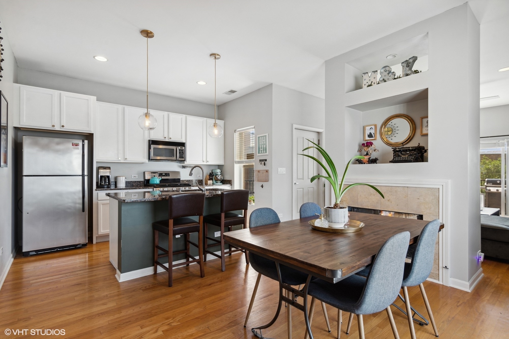 2120 North Point Street, Unit 3 Chicago, IL 60647 - Photo 3 of 15