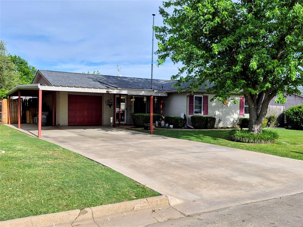 191 Hampton Street Graham, TX 76450 - Photo 3 of 19
