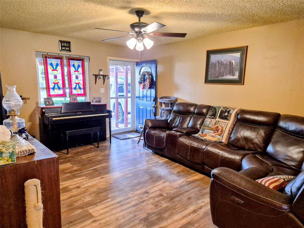 191 Hampton Street Graham, TX 76450 - Photo 4 of 19