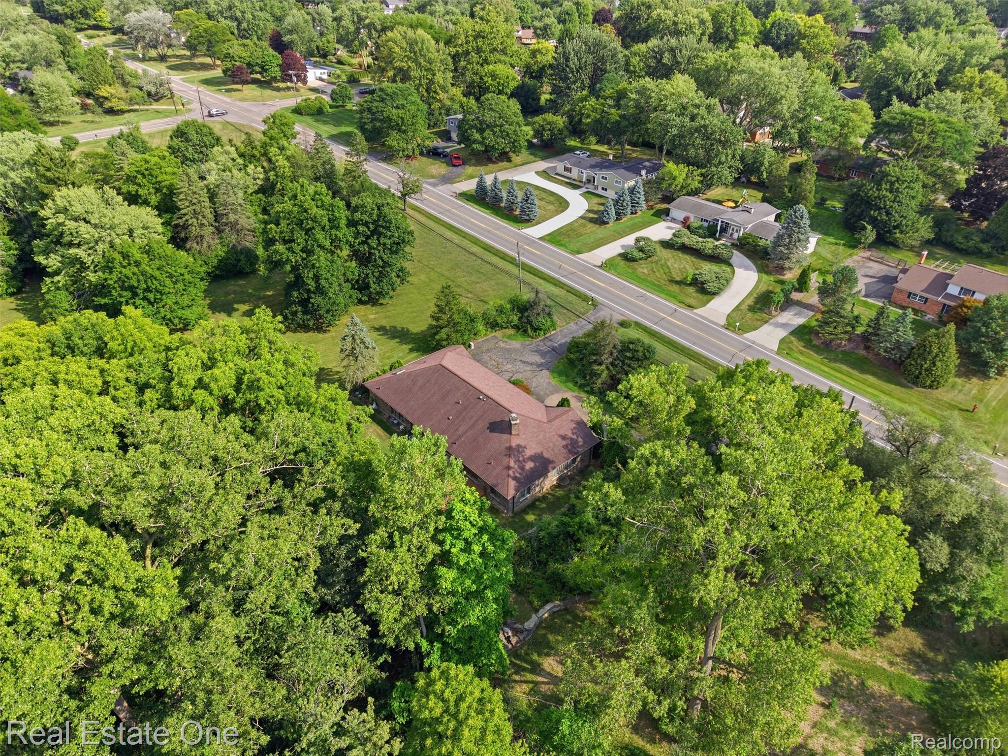 2626 West Wattles Road Troy, MI 48098 - Photo 62 of 65 Expansive property featuring mature trees and a residential street frontage