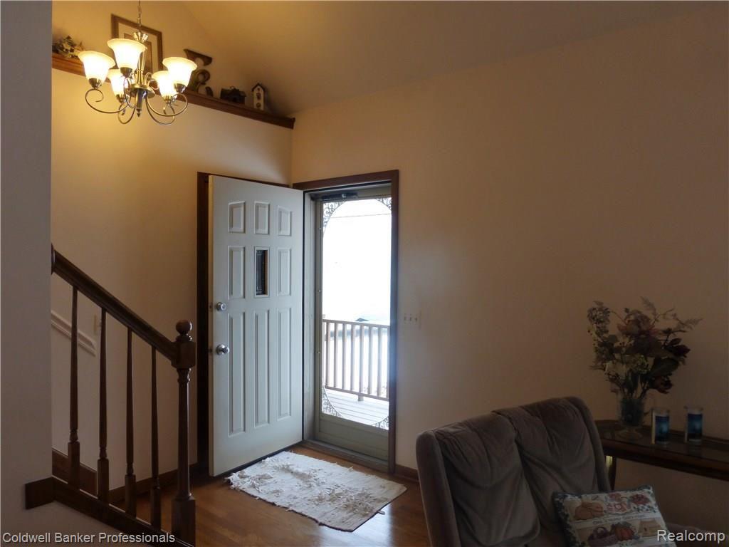 8654 Indian Clarkston, MI 48348 - Photo 4 of 35 3.JPG