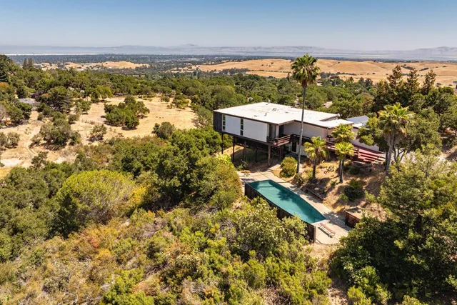 $3,600,000 | 30 Pine Ridge Way, Portola Valley, CA 94028