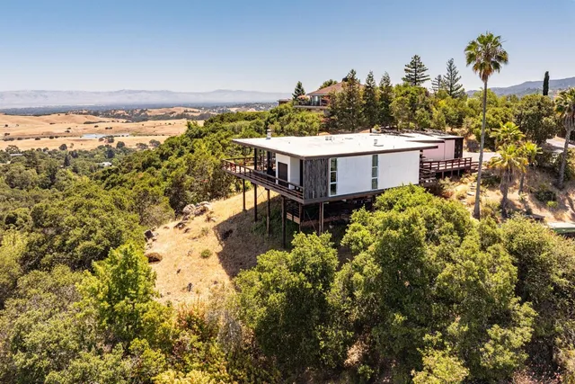 $3,600,000 | 30 Pine Ridge Way, Portola Valley, CA 94028