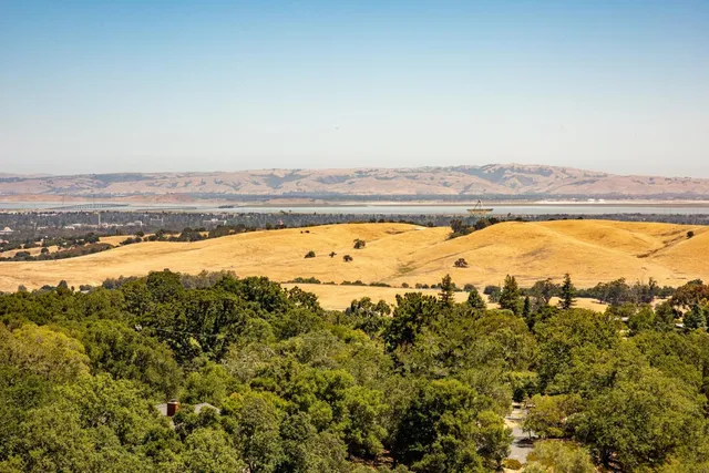 $3,600,000 | 30 Pine Ridge Way, Portola Valley, CA 94028