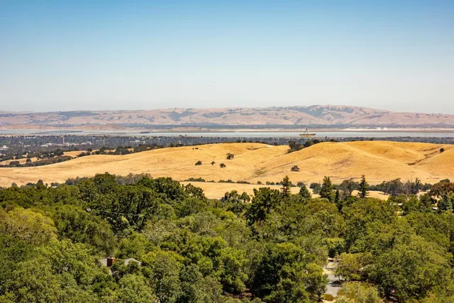 $3,600,000 | 30 Pine Ridge Way, Portola Valley, CA 94028