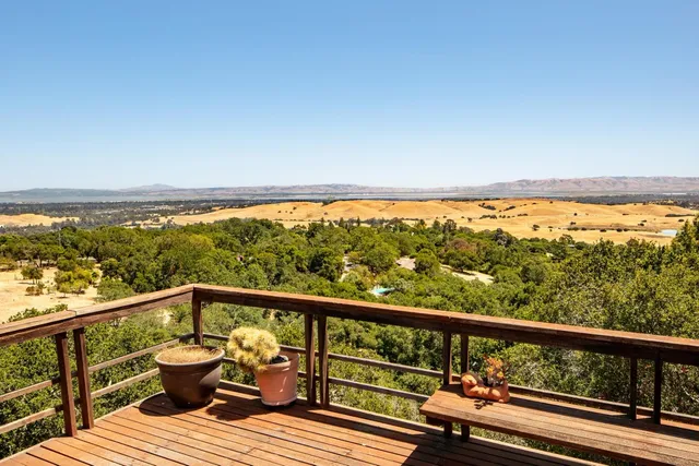 $3,600,000 | 30 Pine Ridge Way, Portola Valley, CA 94028