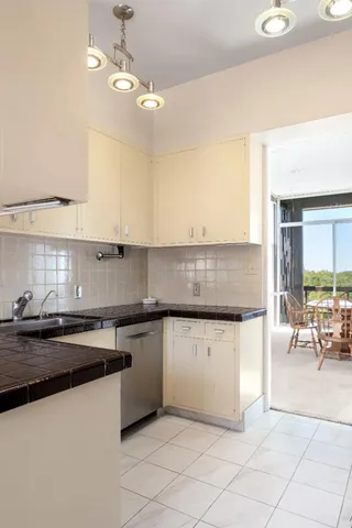 $3,600,000 | 30 Pine Ridge Way, Portola Valley, CA 94028