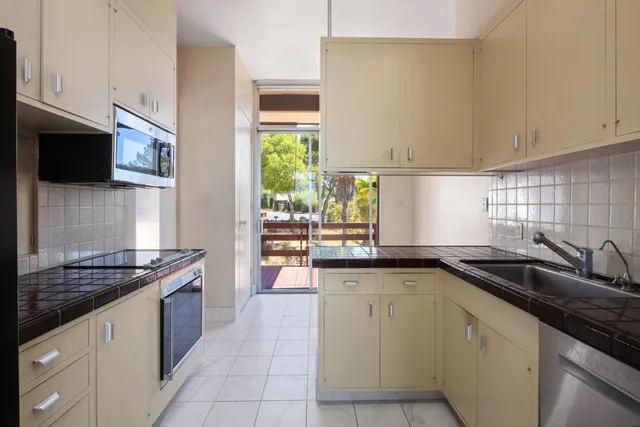 $3,600,000 | 30 Pine Ridge Way, Portola Valley, CA 94028