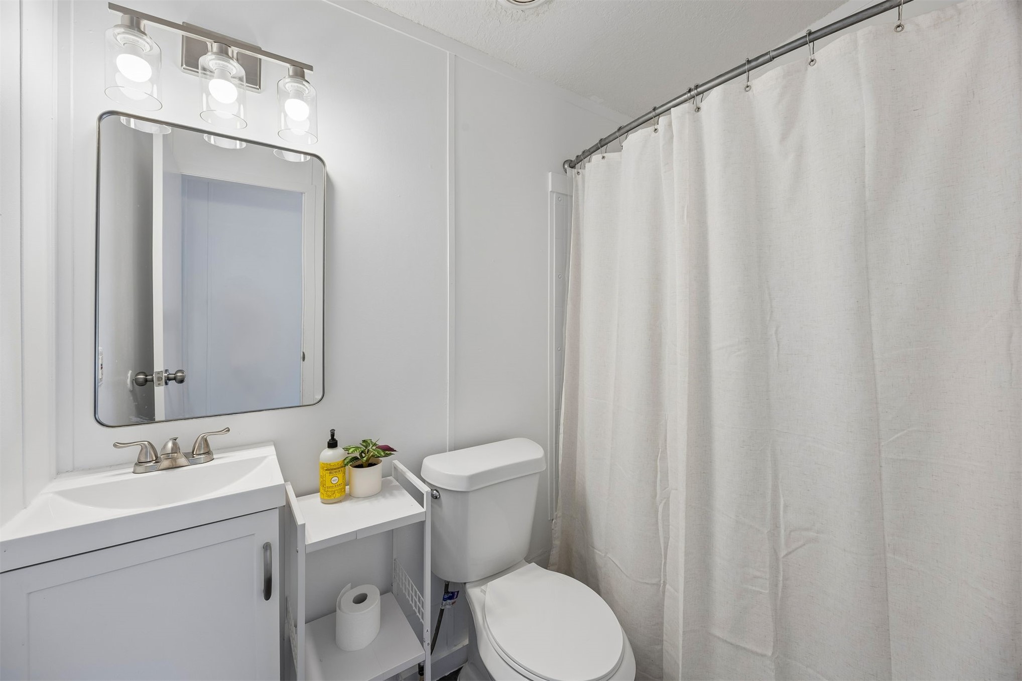 85356 Ashley Avenue Yulee, FL 32097 - Photo 25 of 37 Guest Bath
