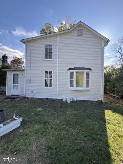 210 Cornwall Street Northwest Leesburg, VA 20176 - Photo 4 of 9 Freshly Painted Back of Home.
