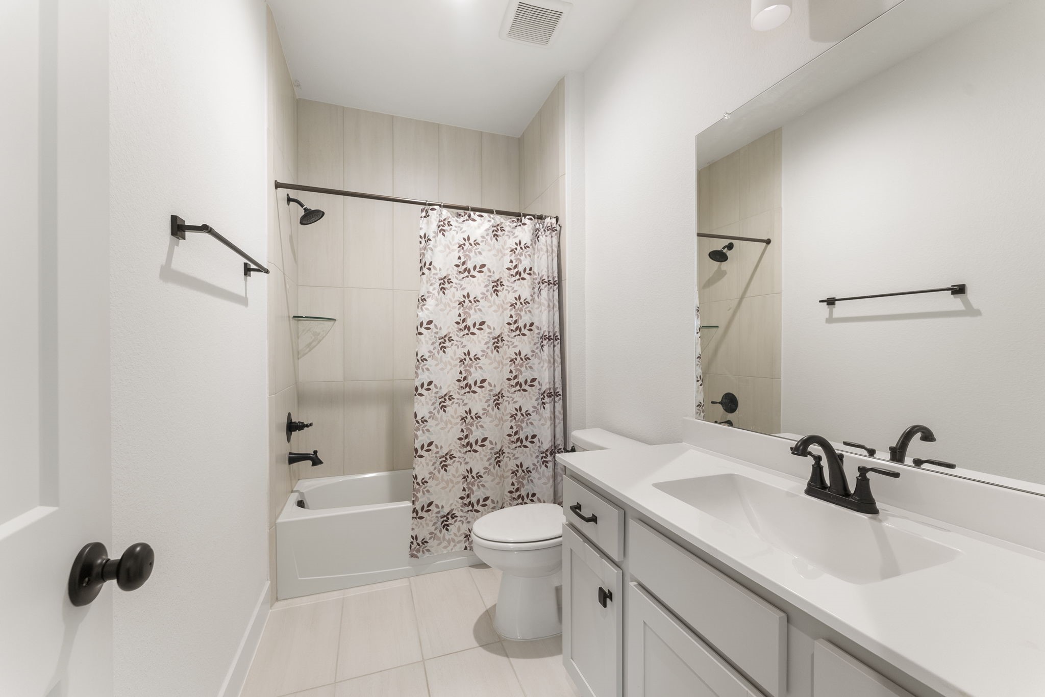 10659 Wild Chives Conroe, TX 77385 - Photo 17 of 23 Three secondary bedrooms share a bathroom.