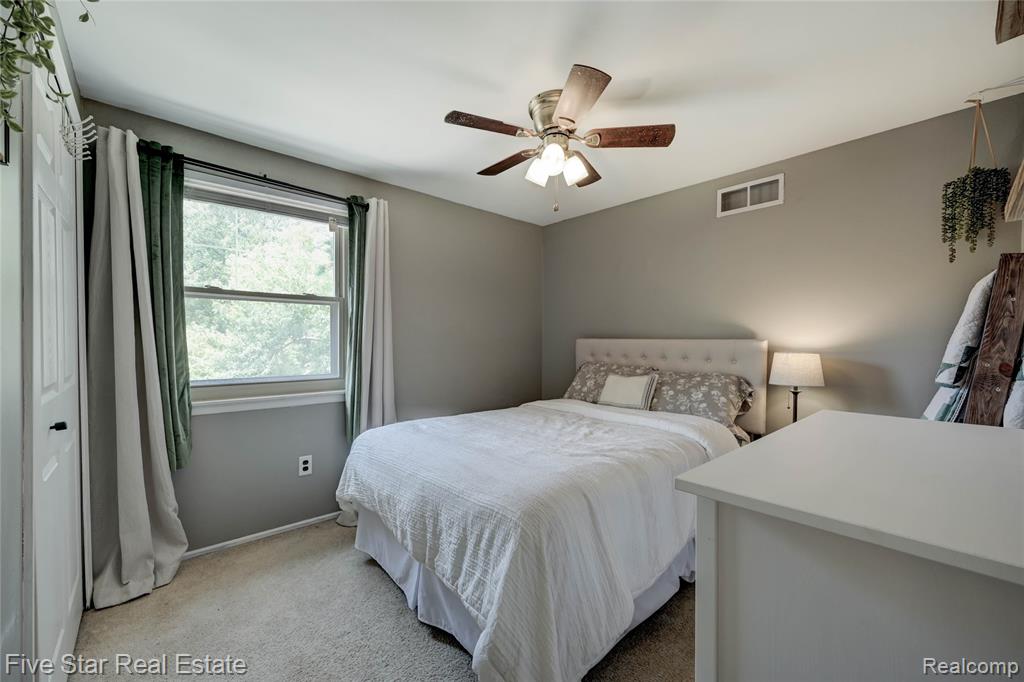 21953 Hall Road Trenton, MI 48183 - Photo 33 of 48 Gallery Image 33