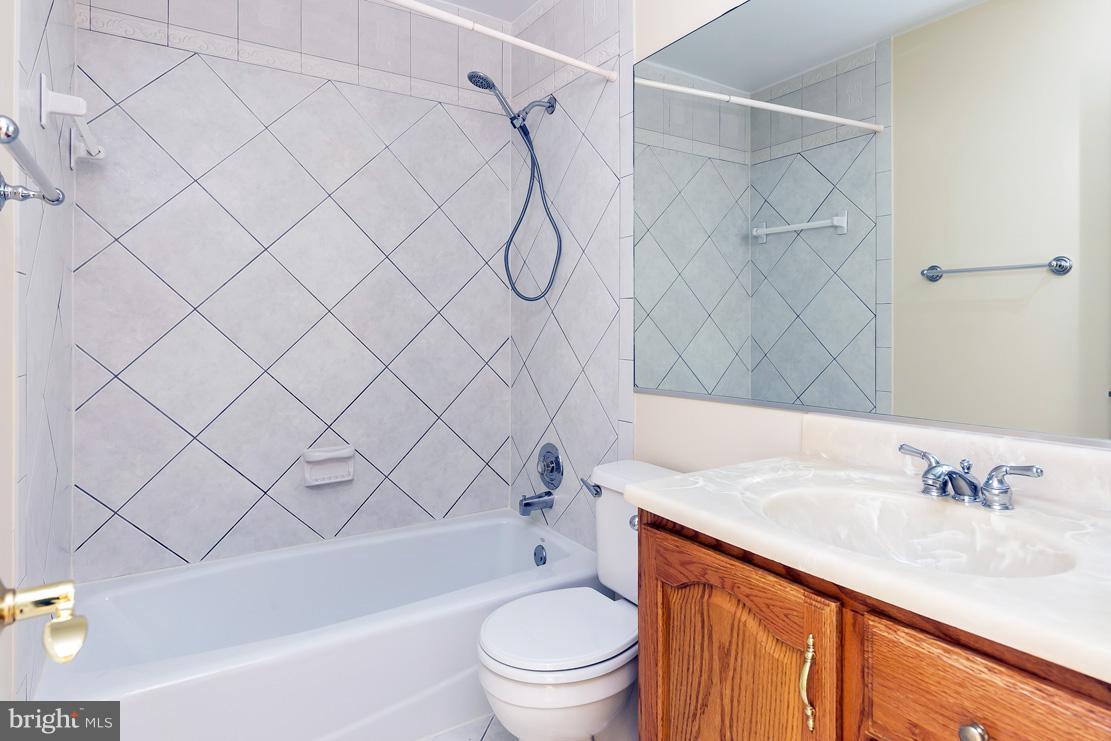 8082 Powderbrook Lane Springfield, VA 22153 - Photo 16 of 24 Bath