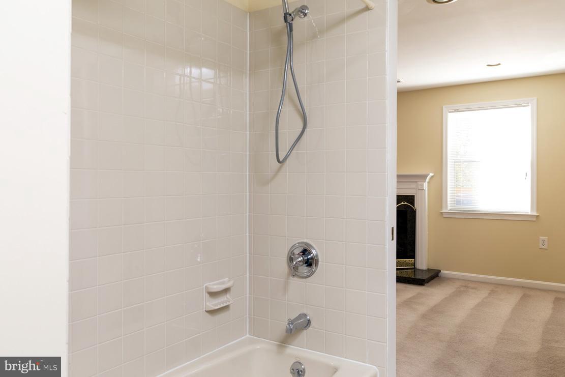 8082 Powderbrook Lane Springfield, VA 22153 - Photo 19 of 24 Bath