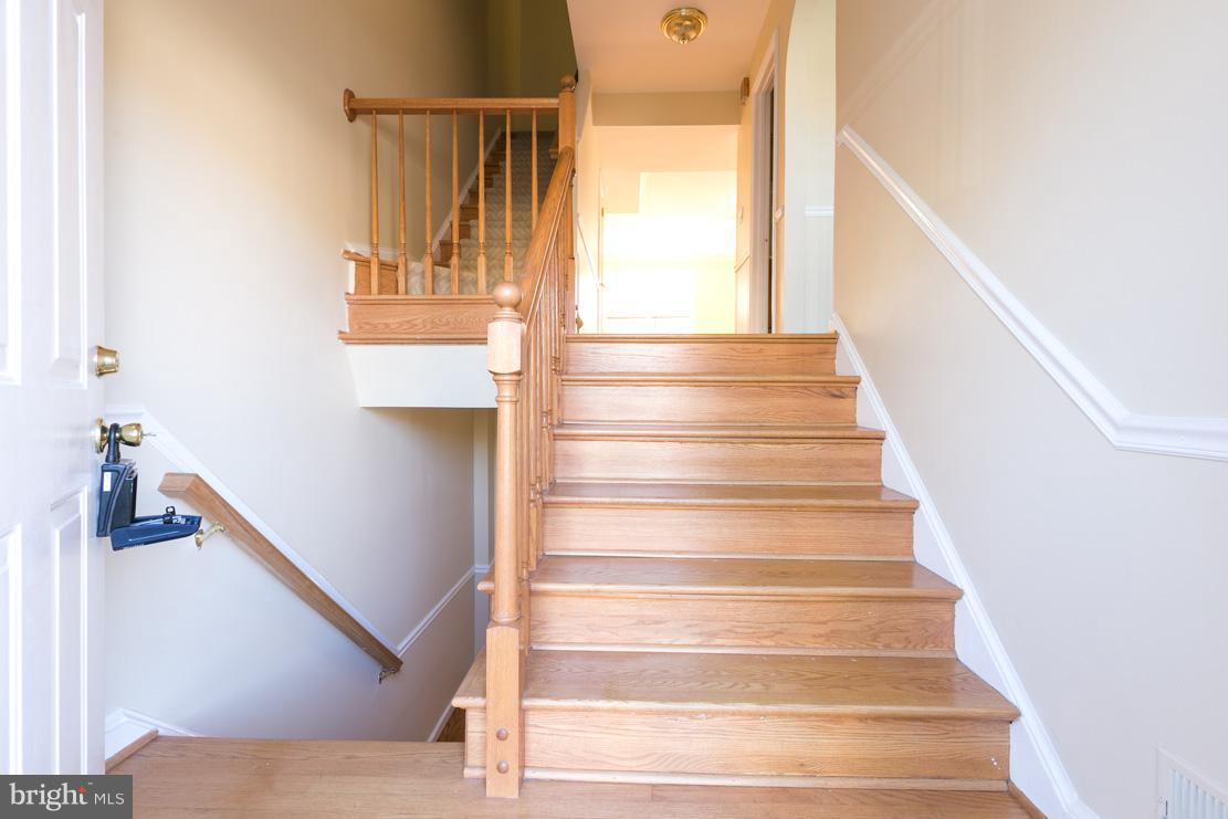 8082 Powderbrook Lane Springfield, VA 22153 - Photo 3 of 24 Interior (General)