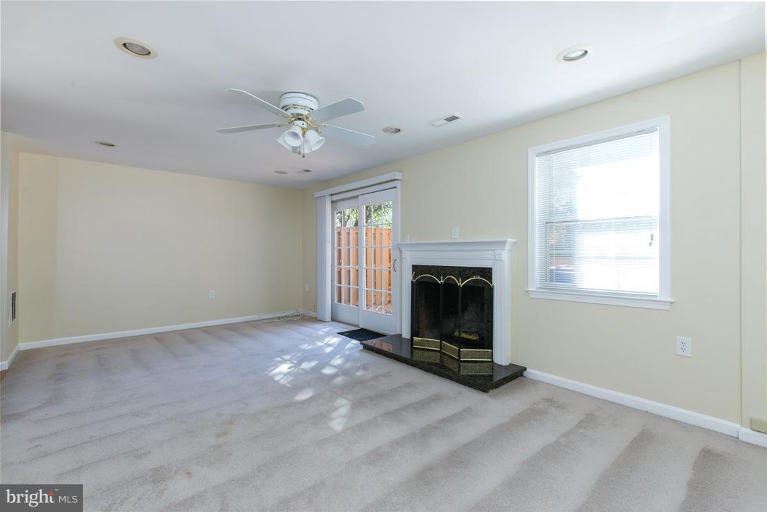 8082 Powderbrook Lane Springfield, VA 22153 - Photo 23 of 24 Living Room