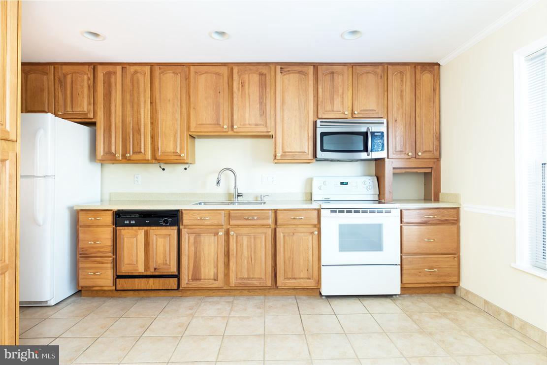 8082 Powderbrook Lane Springfield, VA 22153 - Photo 4 of 24 Kitchen