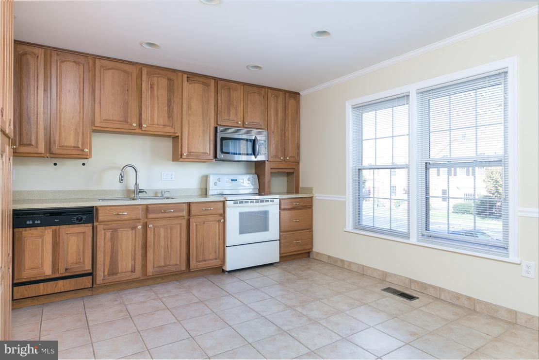 8082 Powderbrook Lane Springfield, VA 22153 - Photo 7 of 24 Kitchen
