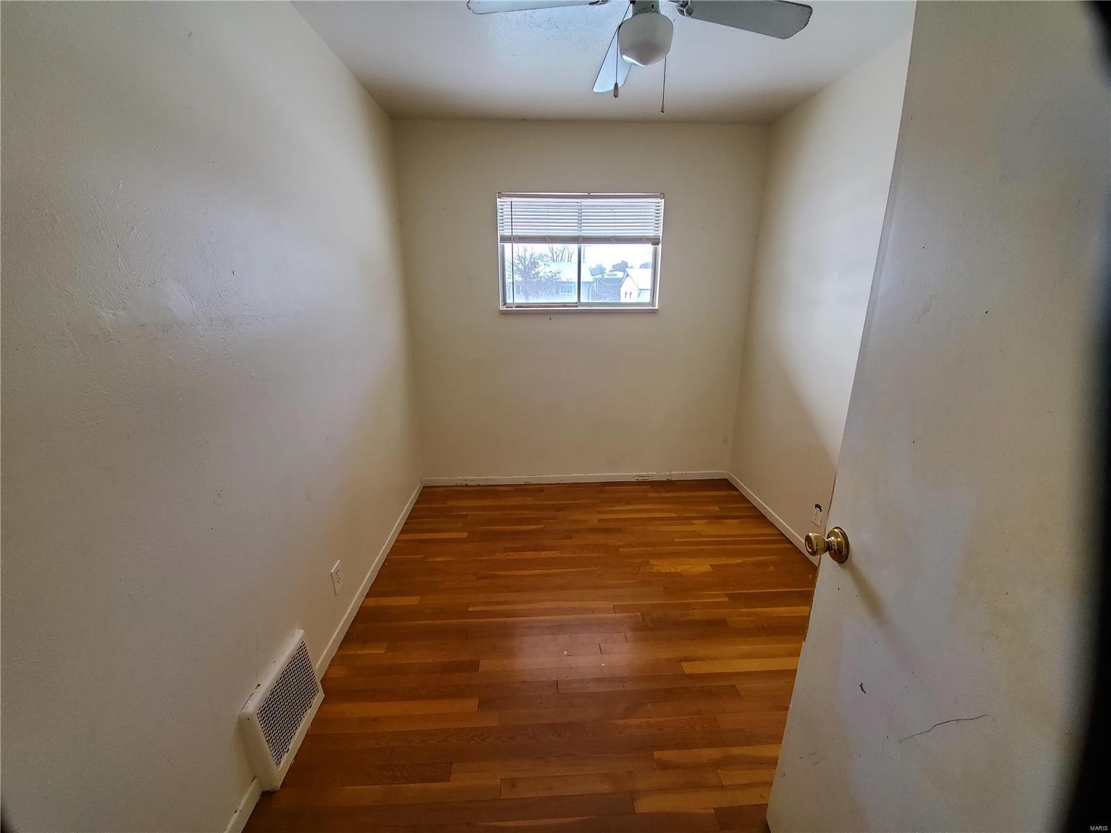 157 Perthshire Road St. Louis, MO 63137 - Photo 5 of 11 Gallery Image 5