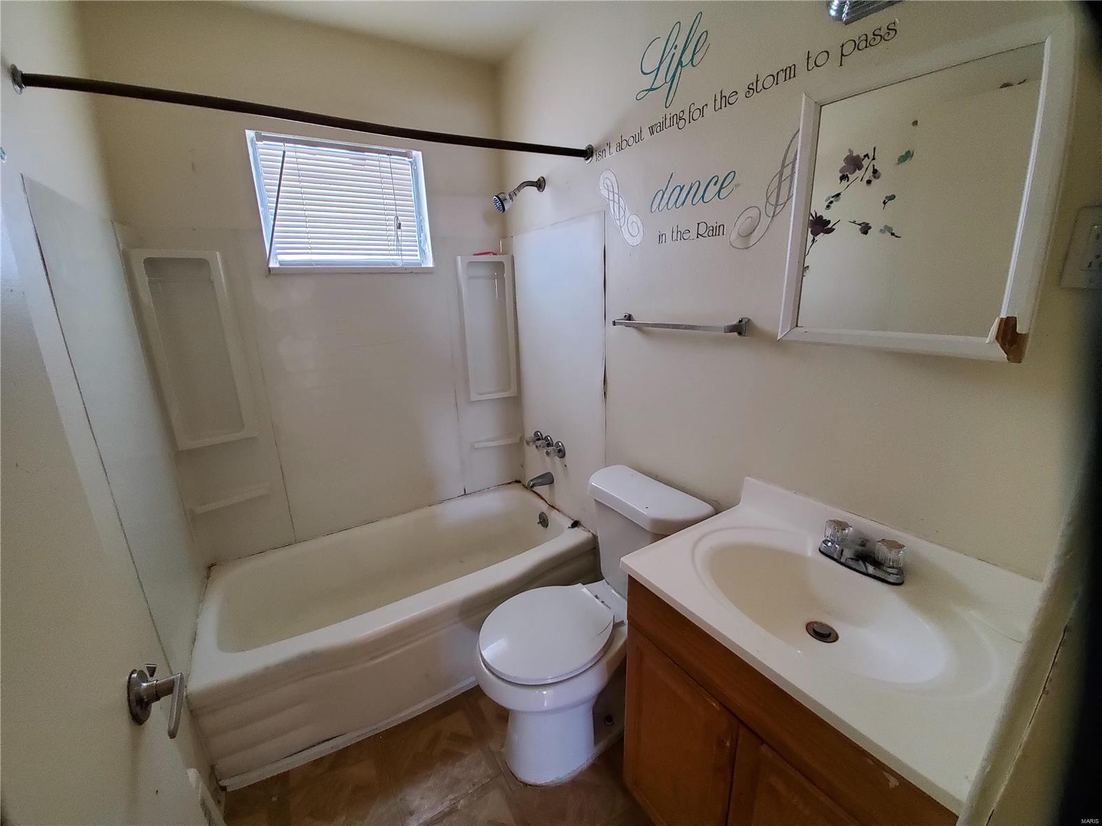 157 Perthshire Road St. Louis, MO 63137 - Photo 7 of 11 Gallery Image 7