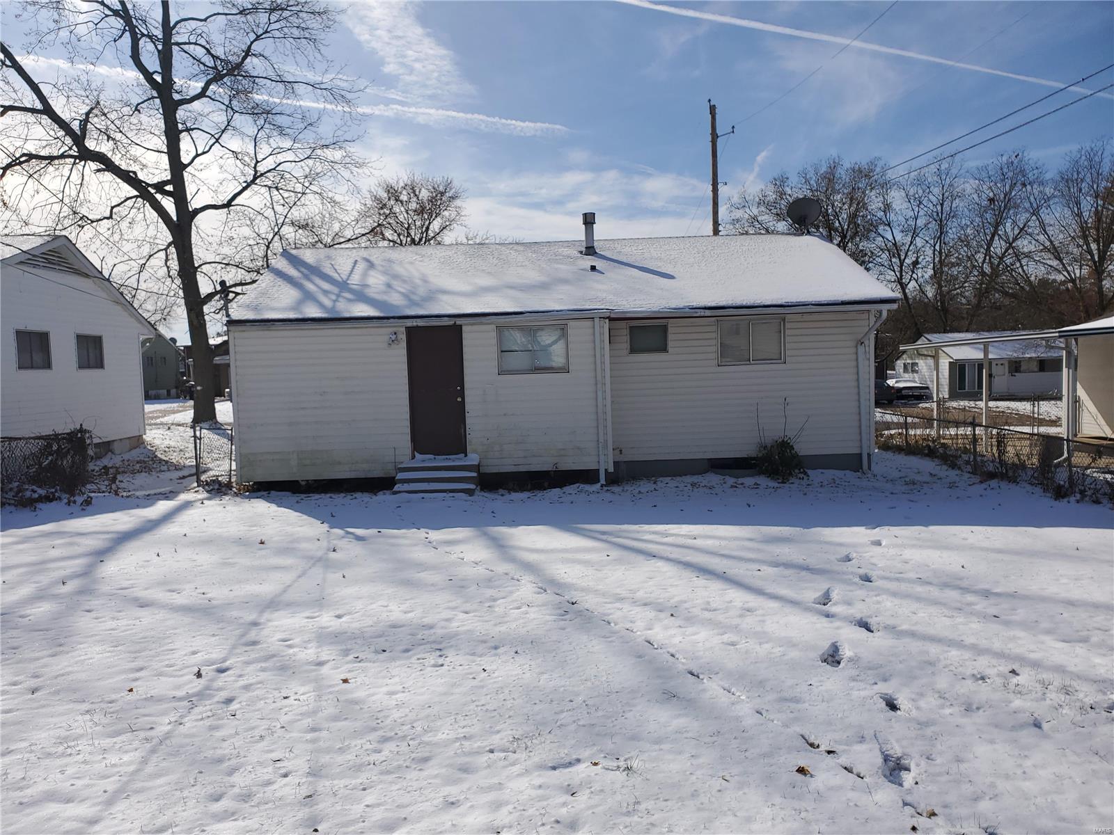 157 Perthshire Road St. Louis, MO 63137 - Photo 10 of 11 Gallery Image 10