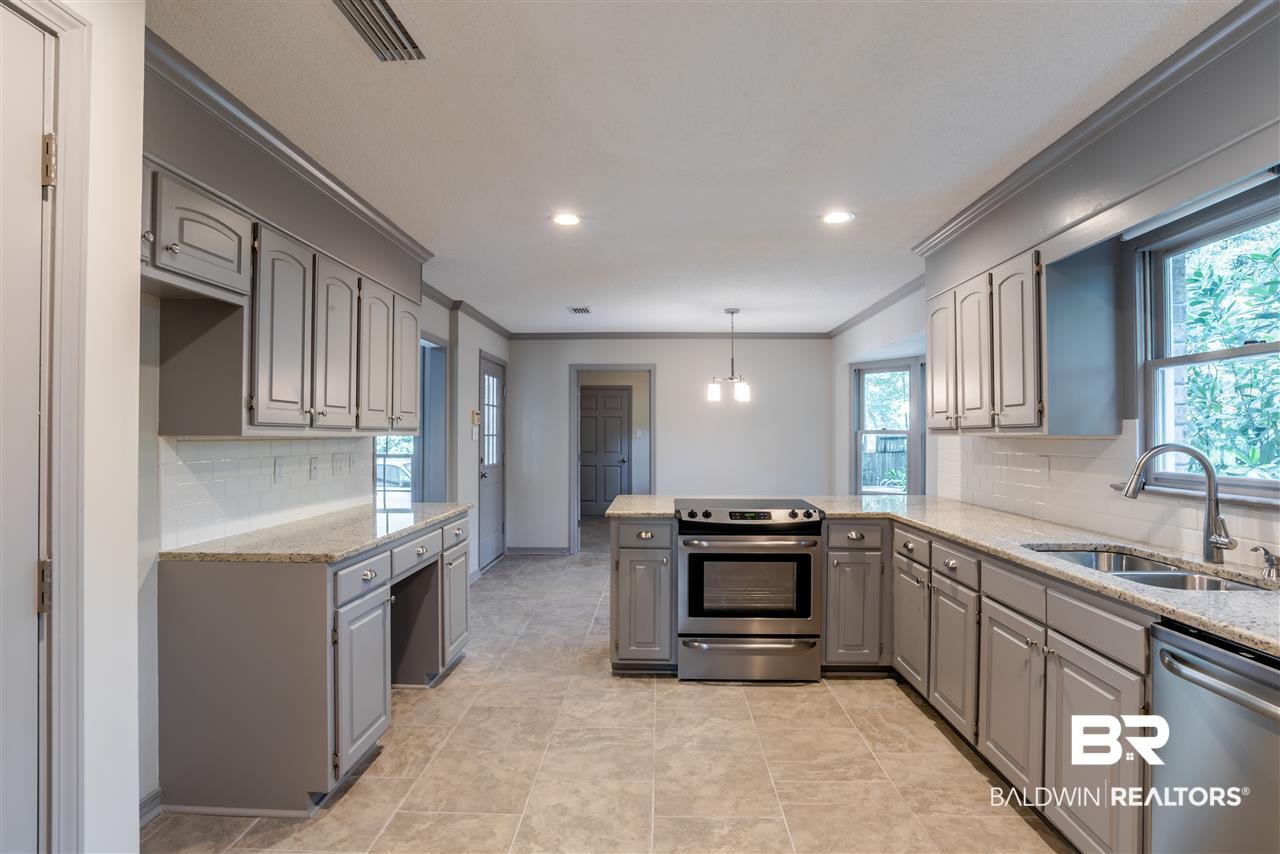 2881 Squire Lane Mobile, AL 36695 - Photo 12 of 38